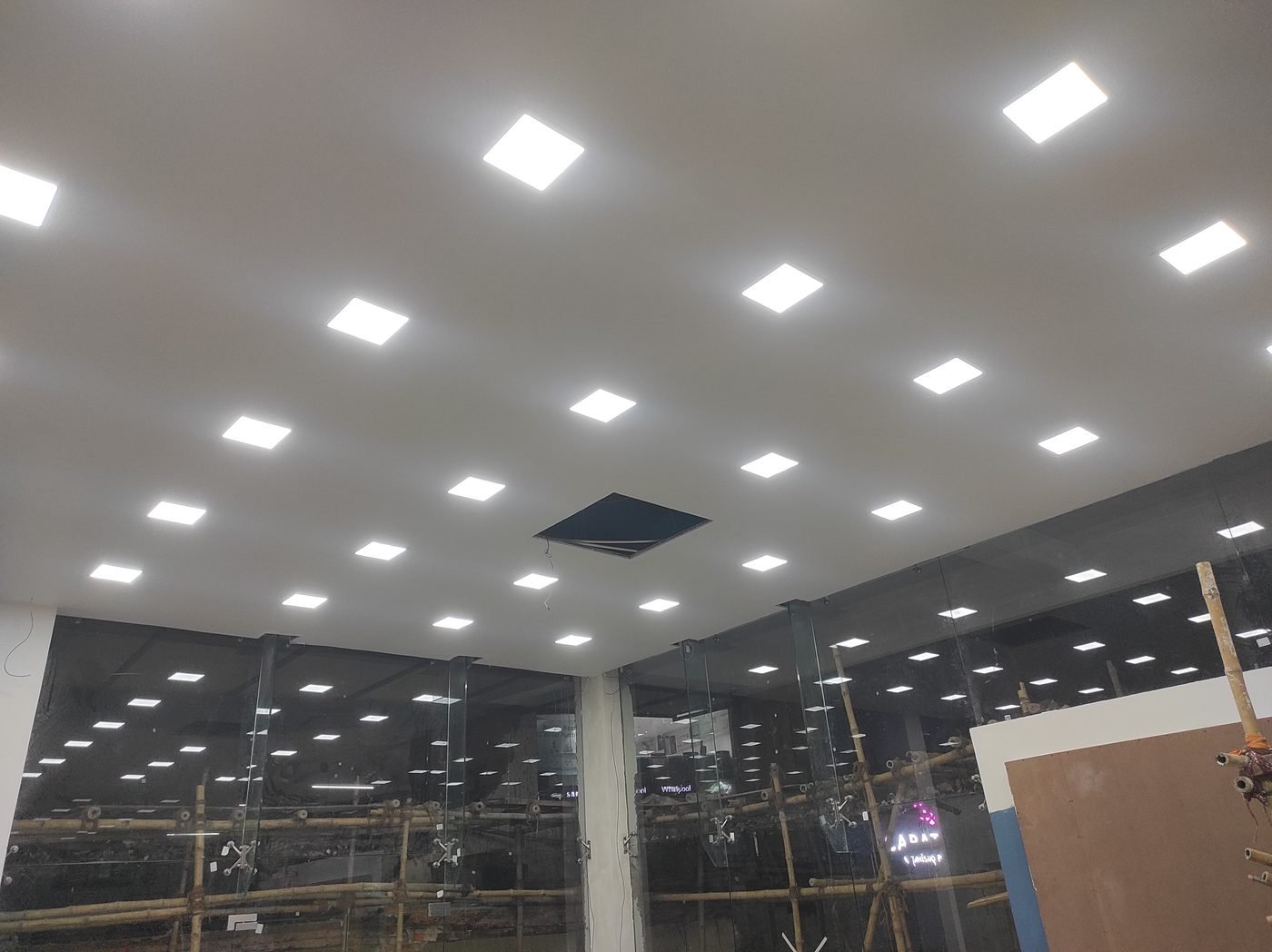 Showroom – Step 2: Boundary, foundation & base flooring
