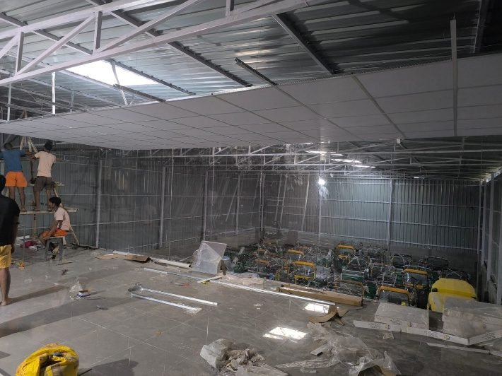 Showroom – Step 3: Prefab structure & roof panels